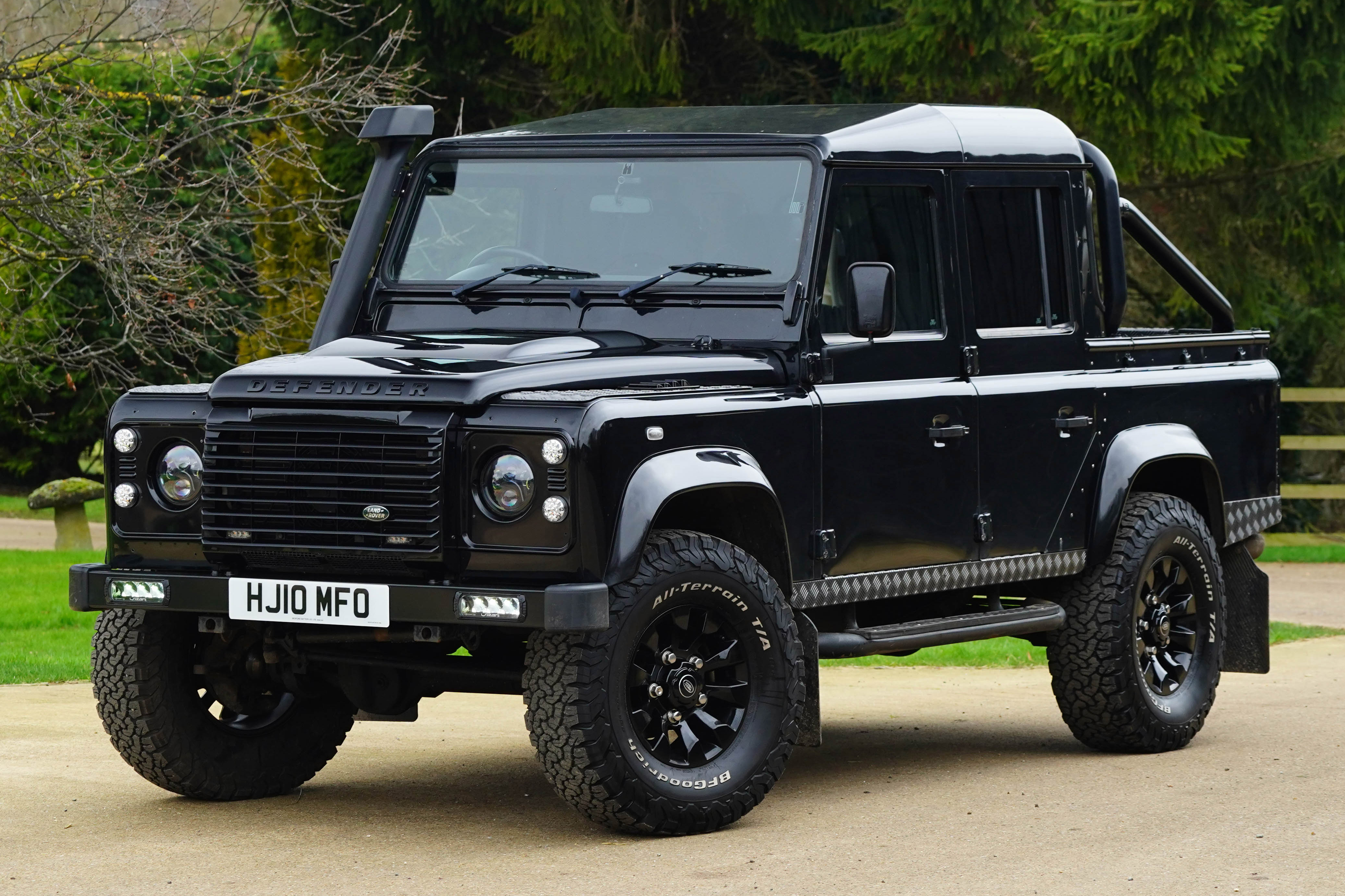 2010 Land Rover Defender 110 XS Double Cab Pick Up