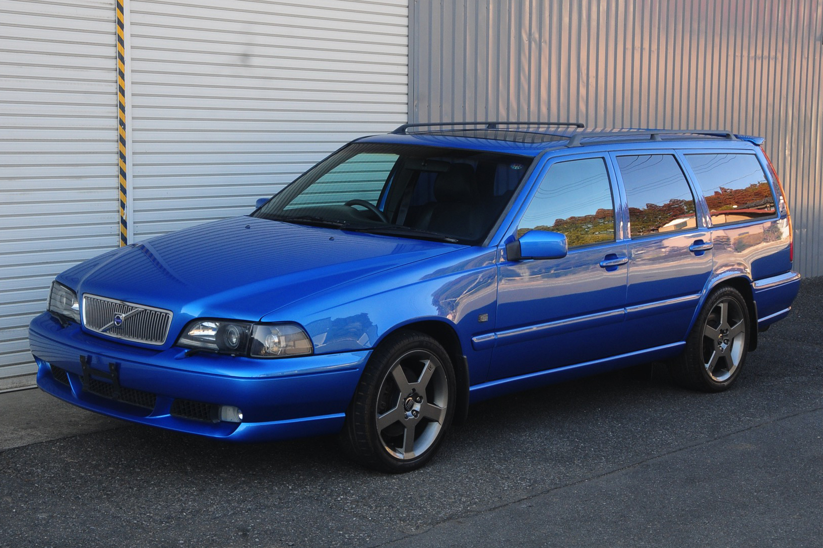 1999 Volvo V70 R AWD - 41,256 Km