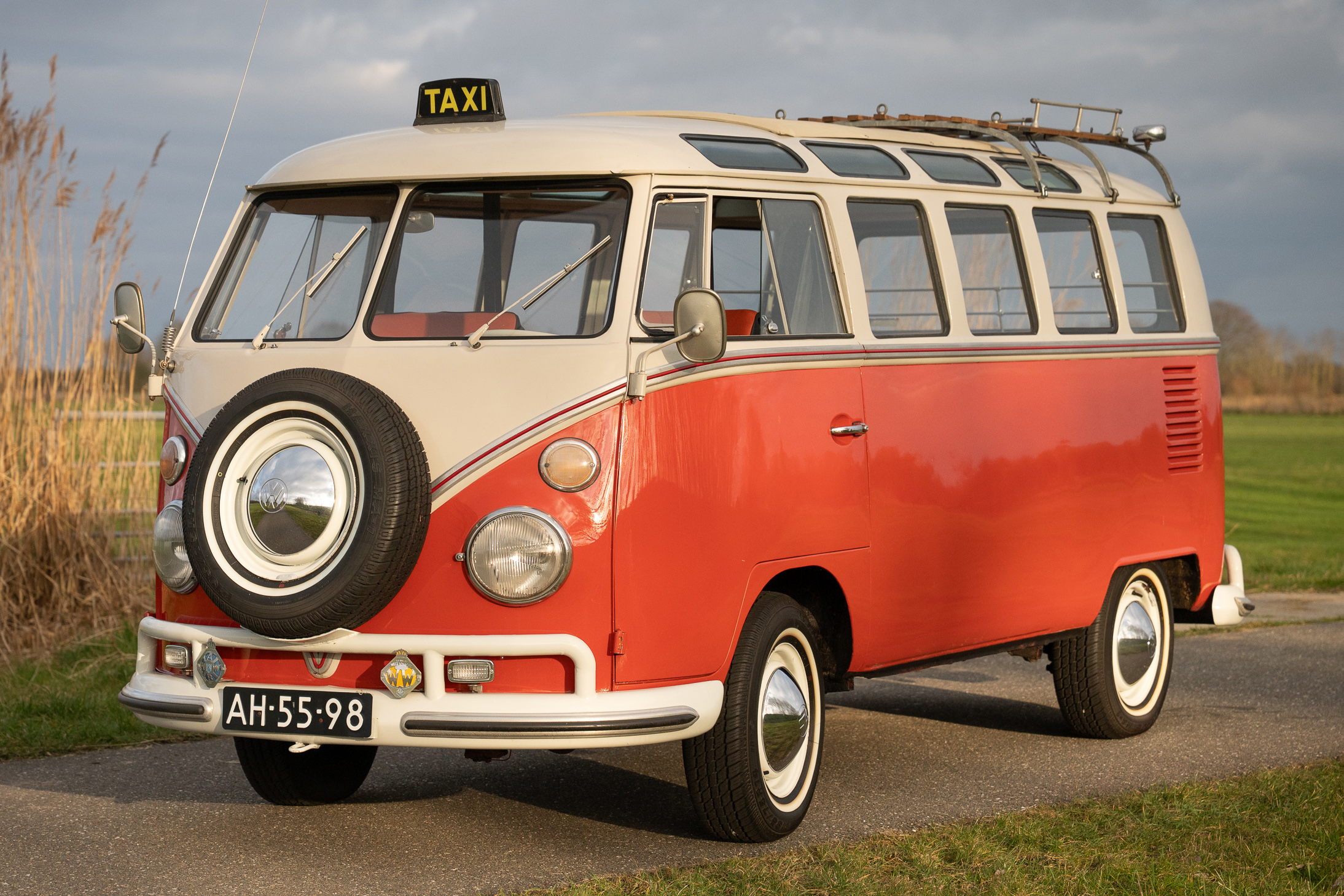 1965 Volkswagen Type 2 (T1) Splitscreen 'Samba-Bus'