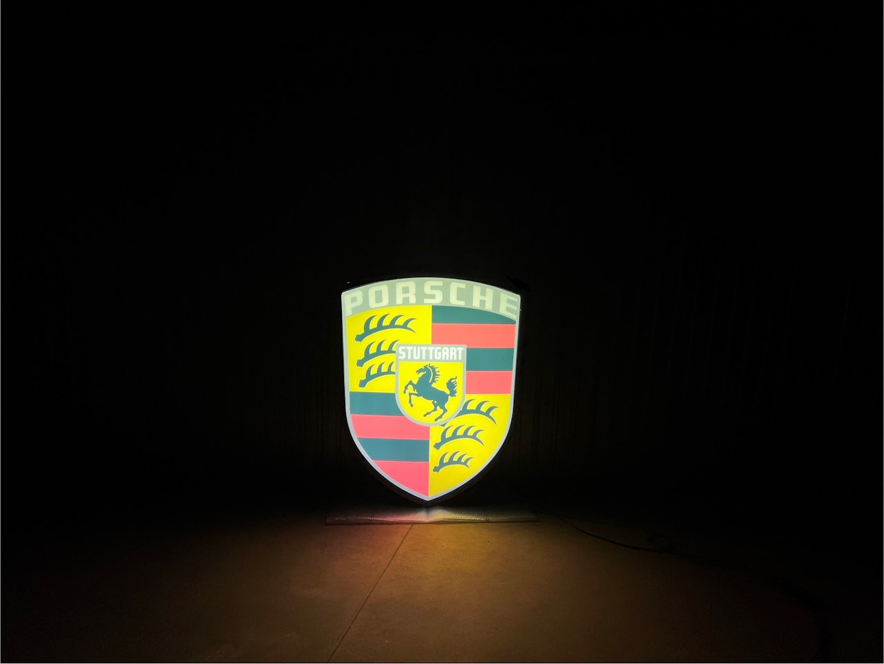 Porsche Illuminated Sign for sale by auction in Pescara, Italy, image size:1280x961