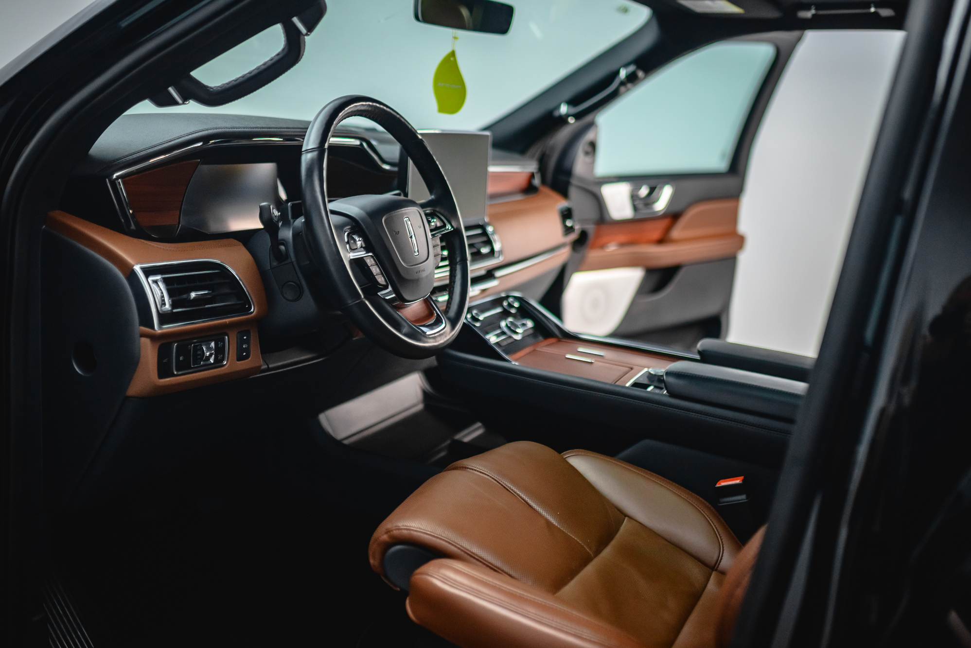 2024 Lincoln Navigator Presidential for sale by auction in Paris, France, image size:1263x843