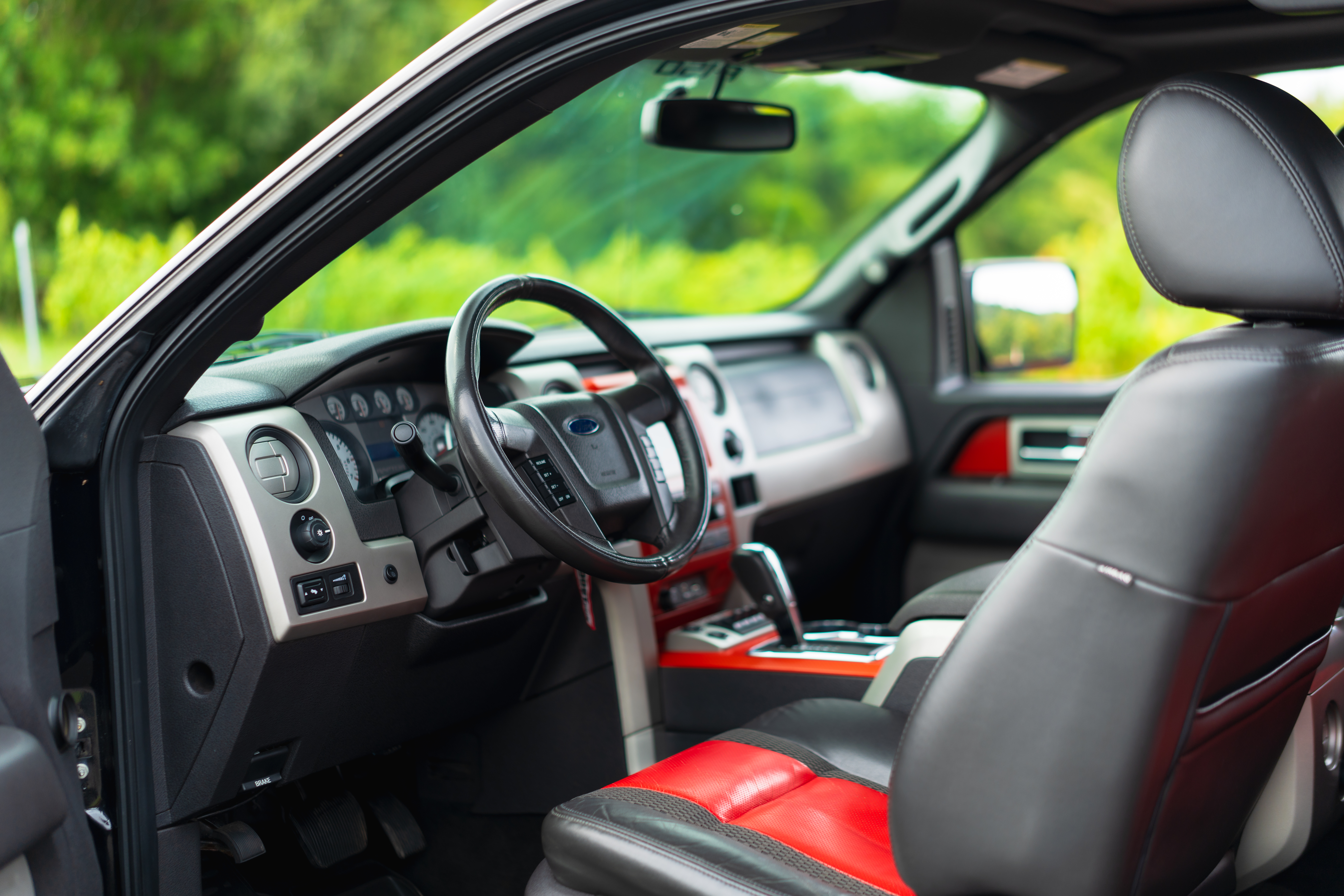 2010 Ford F-150 SVT Raptor Supercab - 6.2L for sale by auction in Dorking,  United Kingdom, image size:1263x842