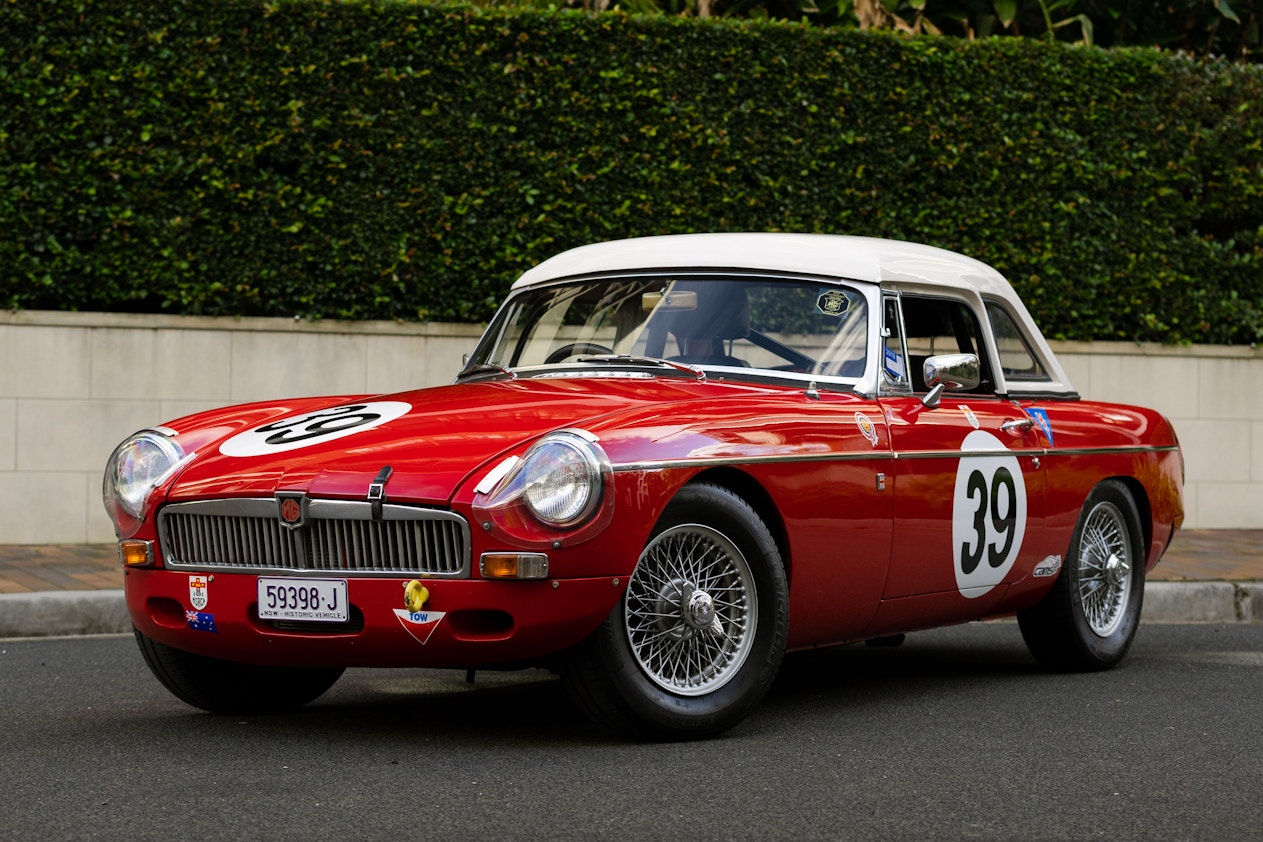 1971 MGB Roadster Le Mans Tri...