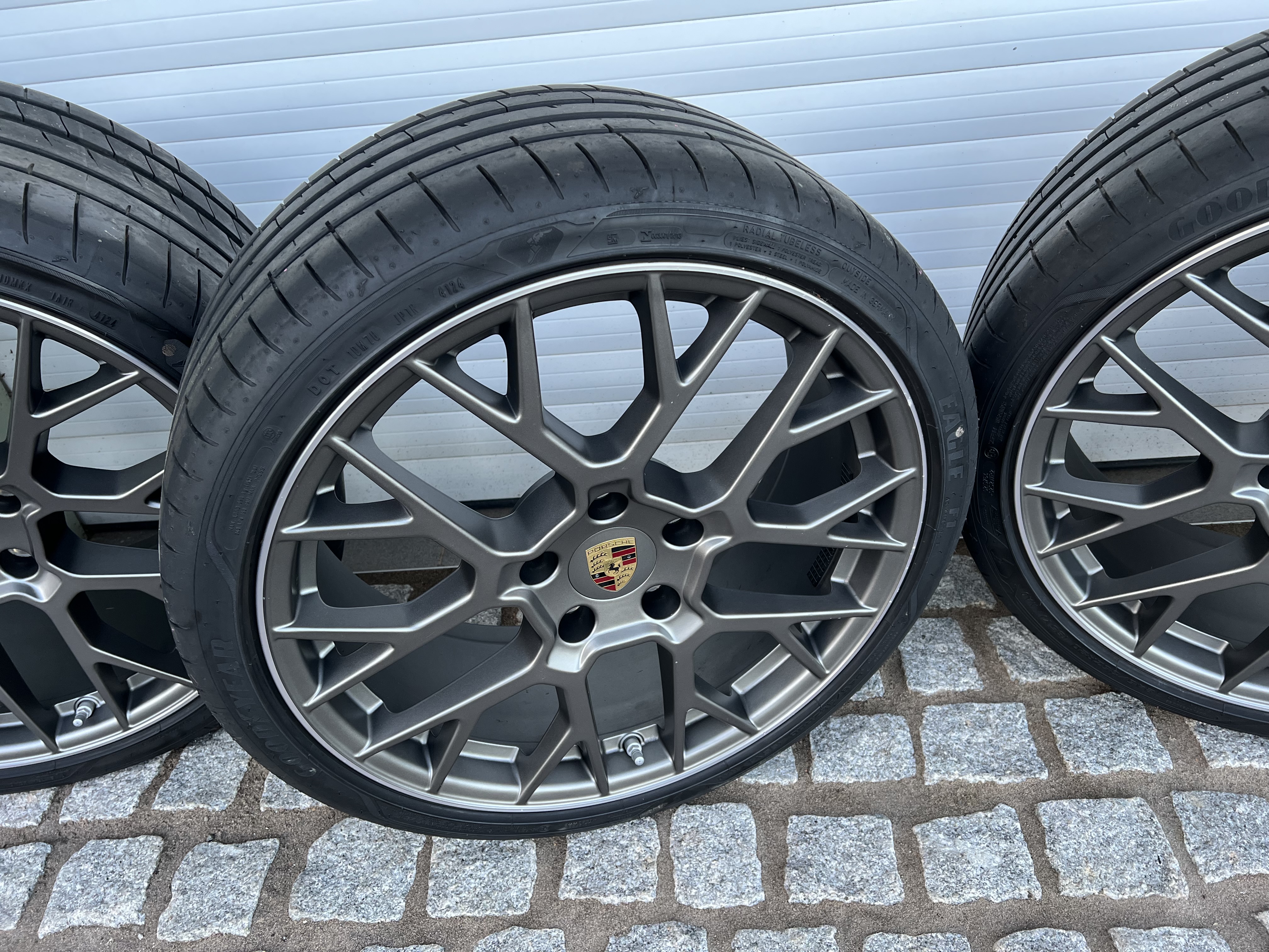 Set of Porsche 911 (992) RS Spyder Design Wheels and Tyres