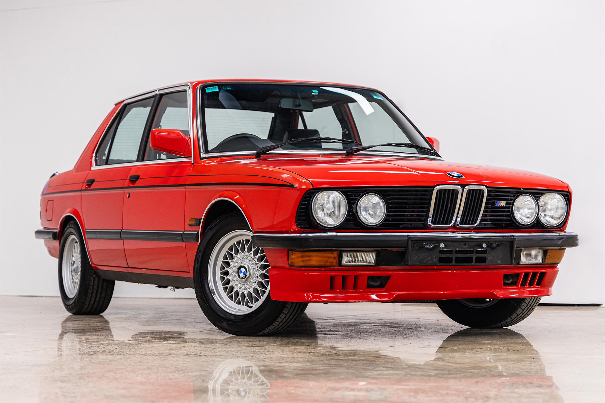 1984 BMW (E28) M528i