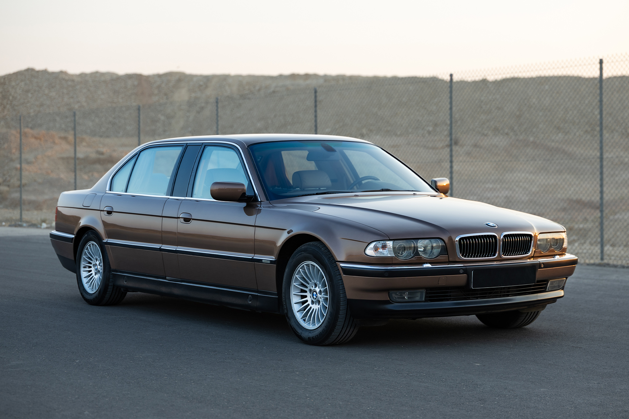 2002 BMW (E38) 750iL L7 for sale by auction in Riyadh, Saudi Arabia, image size:1263x842