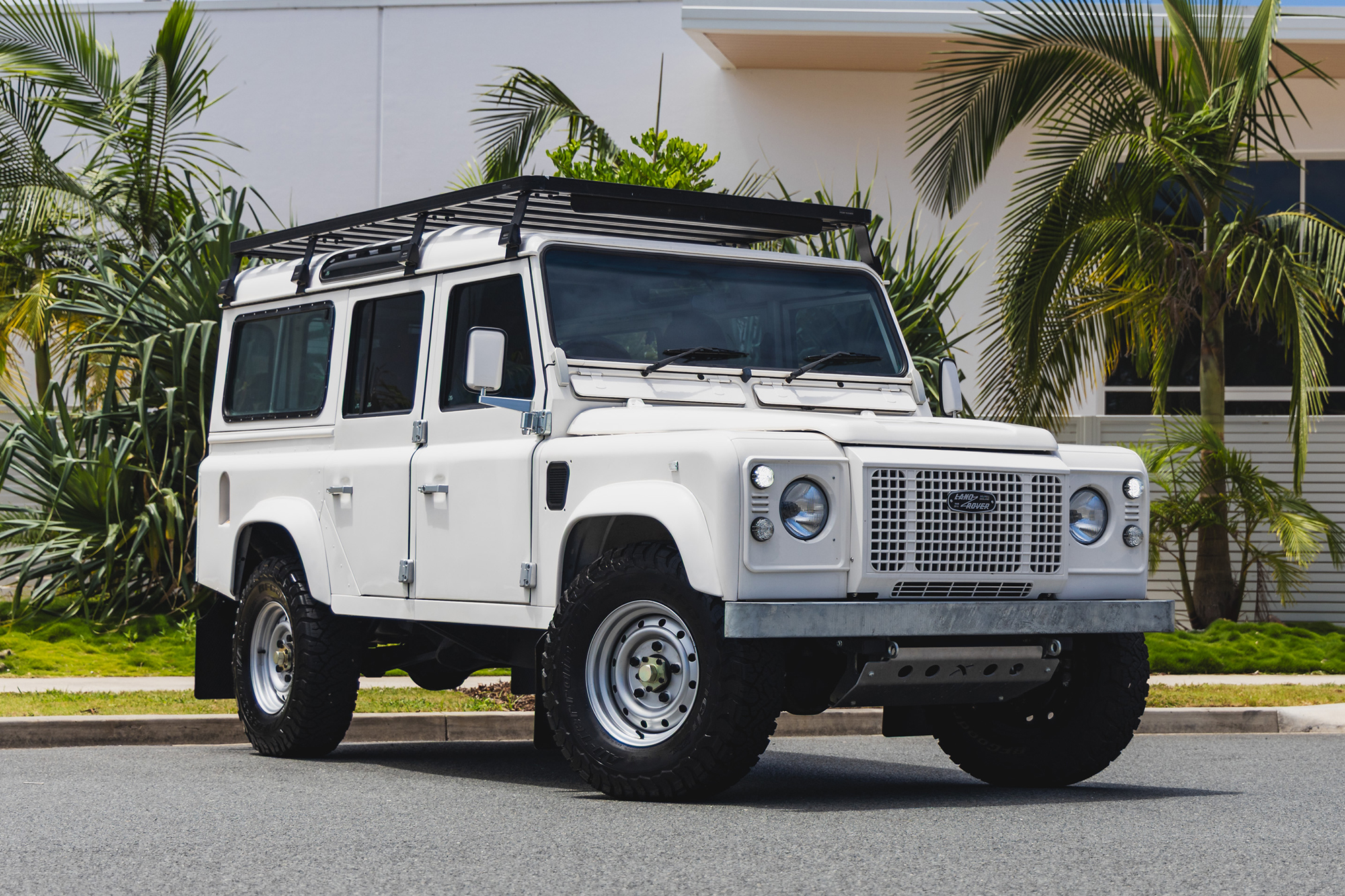 2033 2003 Land Rover Defender...
