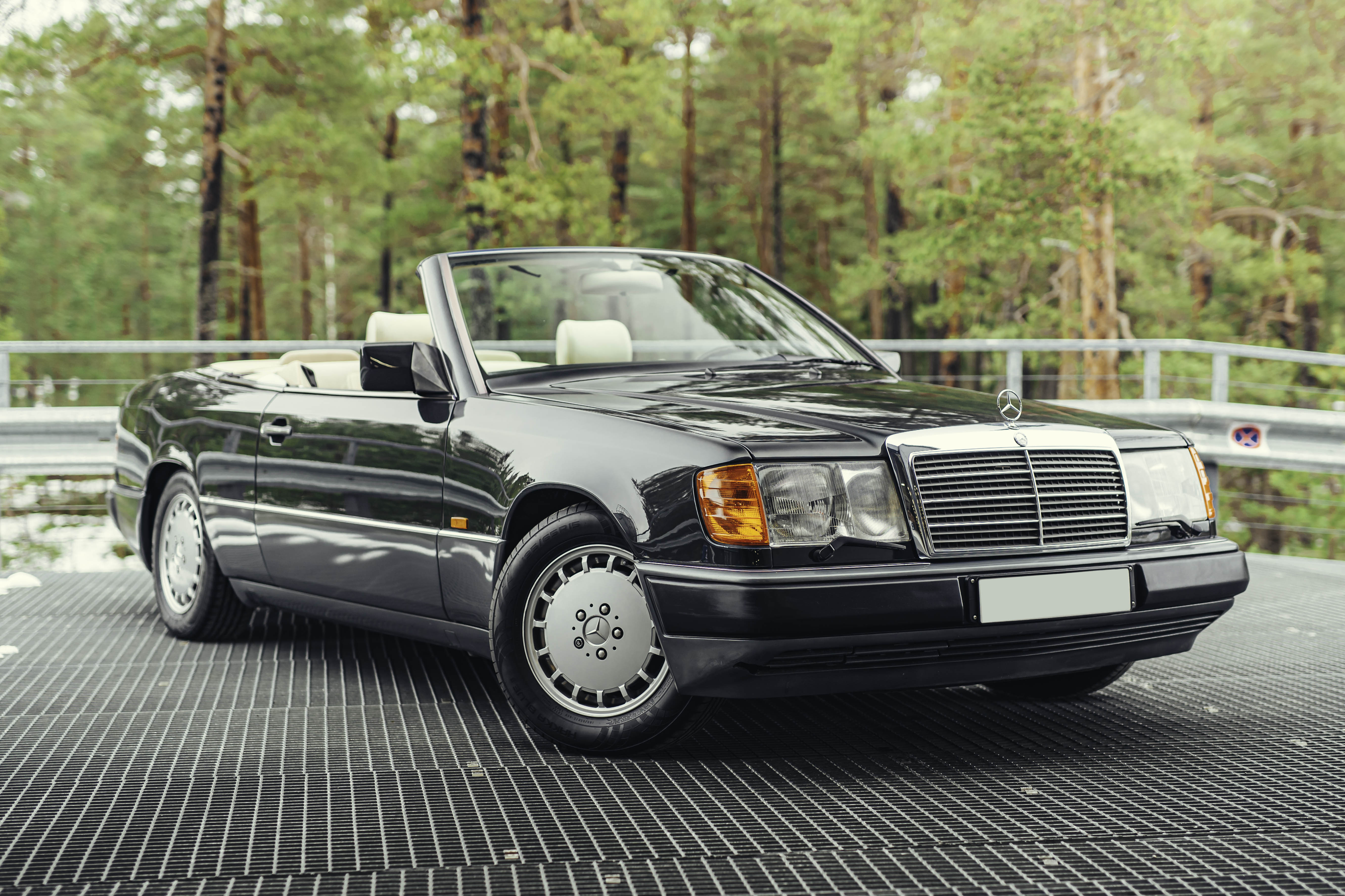 1993 Mercedes-Benz (W124) 300 E