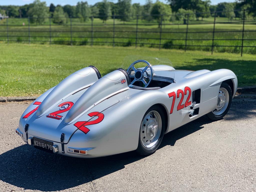 1/18 300SLR MOSS SIGNED WINNER CMC M066 Scale 1/18 | MERCEDES BENZ