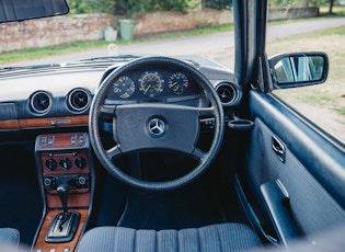 1986 MERCEDES-BENZ 230TE (W123)