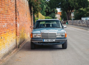 1986 MERCEDES-BENZ 230TE (W123)